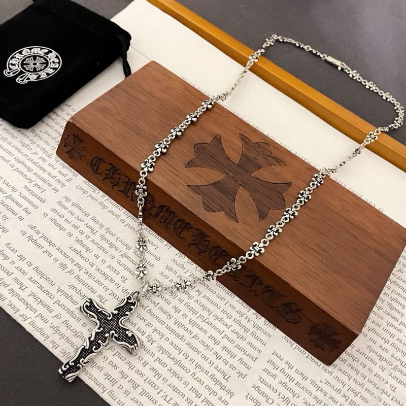 Ch*0me He**ts necklaces